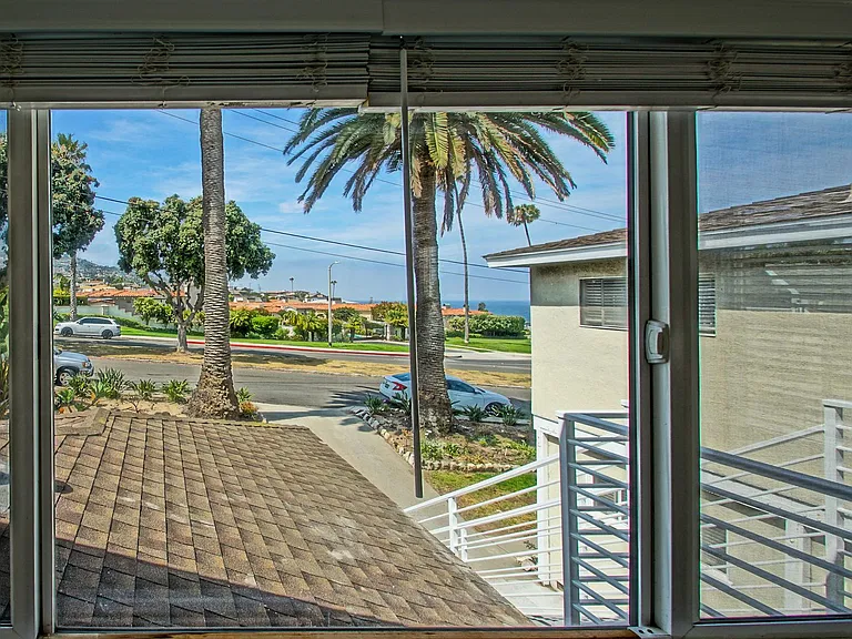 344-348 Calle Miramar — Photo 10
