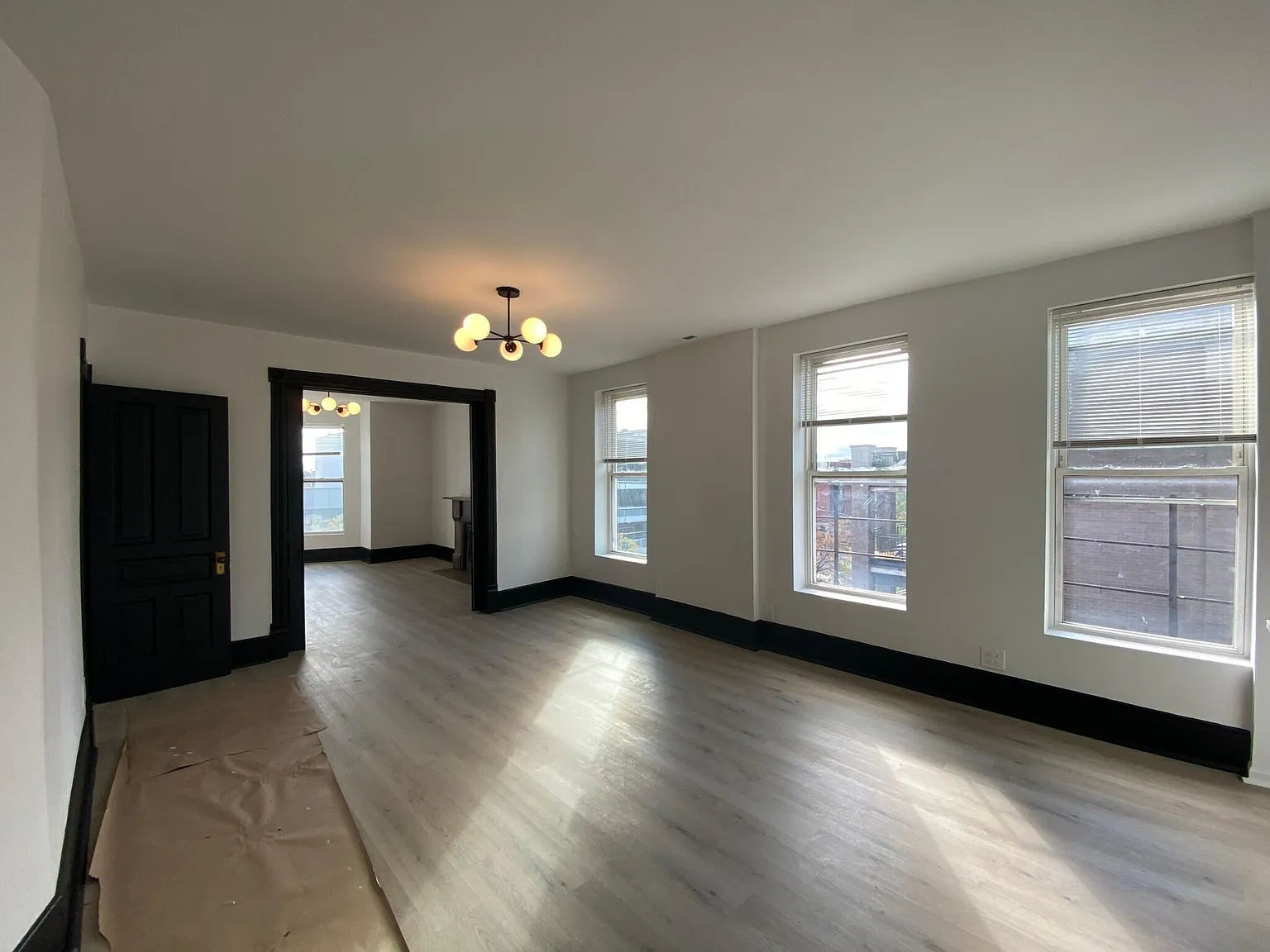 1670 W Division St — Photo 3