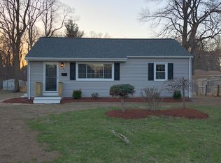 89 River Rd, Agawam, MA 01001