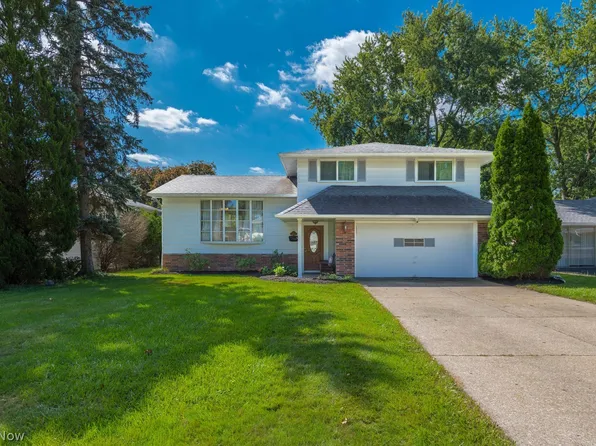 23523 Sharon Dr, North Olmsted, OH 44070