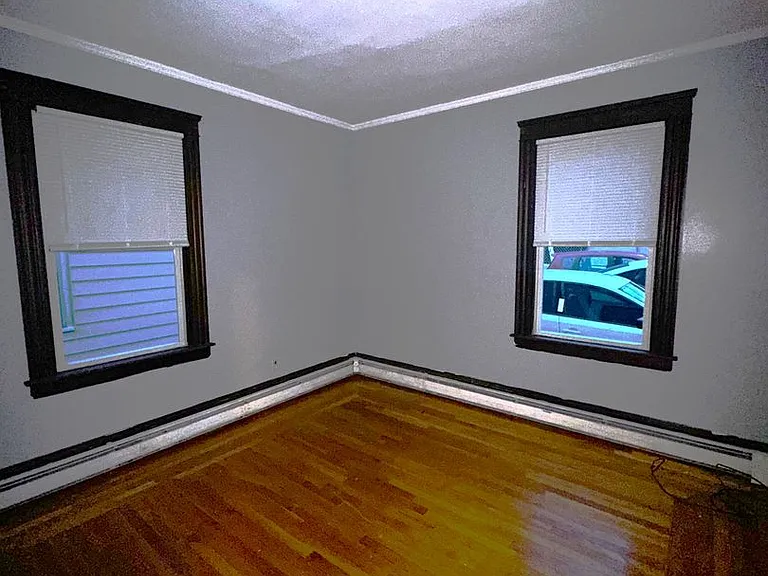 210 Howell St — Photo 8