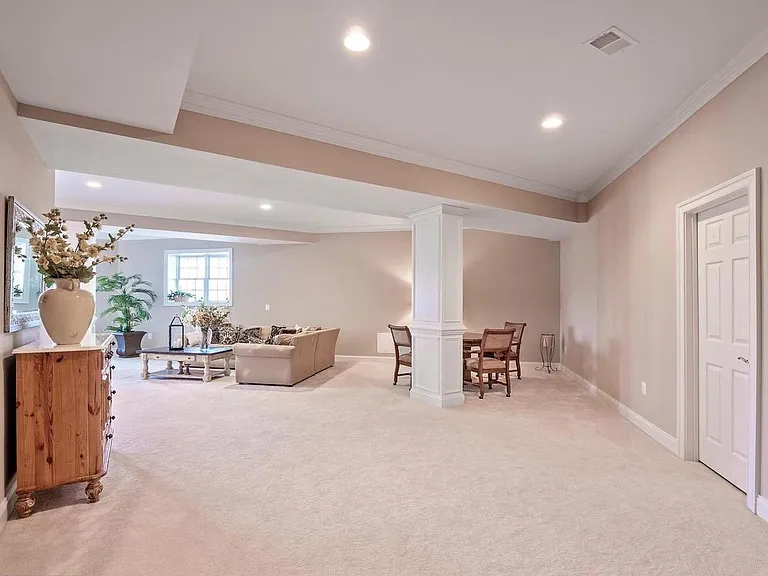 8100 Longtree Rd — Photo 42