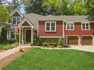 560 S Summit St, Barrington, IL 60010