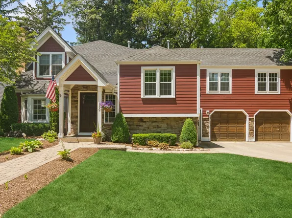 560 S Summit St, Barrington, IL 60010