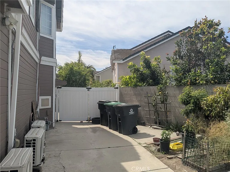 820 N Justin Pl — Photo 15