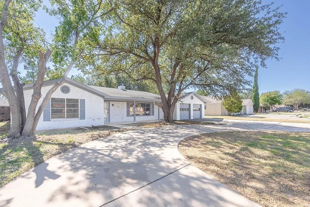 4 bed, 3.5 bath, 2965 sqft, $3,300 — Photo 2