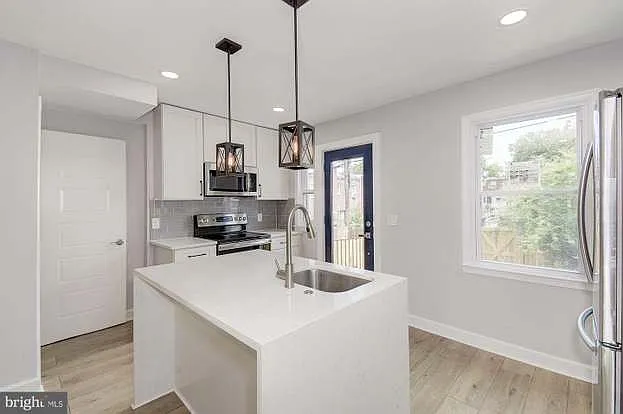 1510 Howard Rd SE — Photo 3