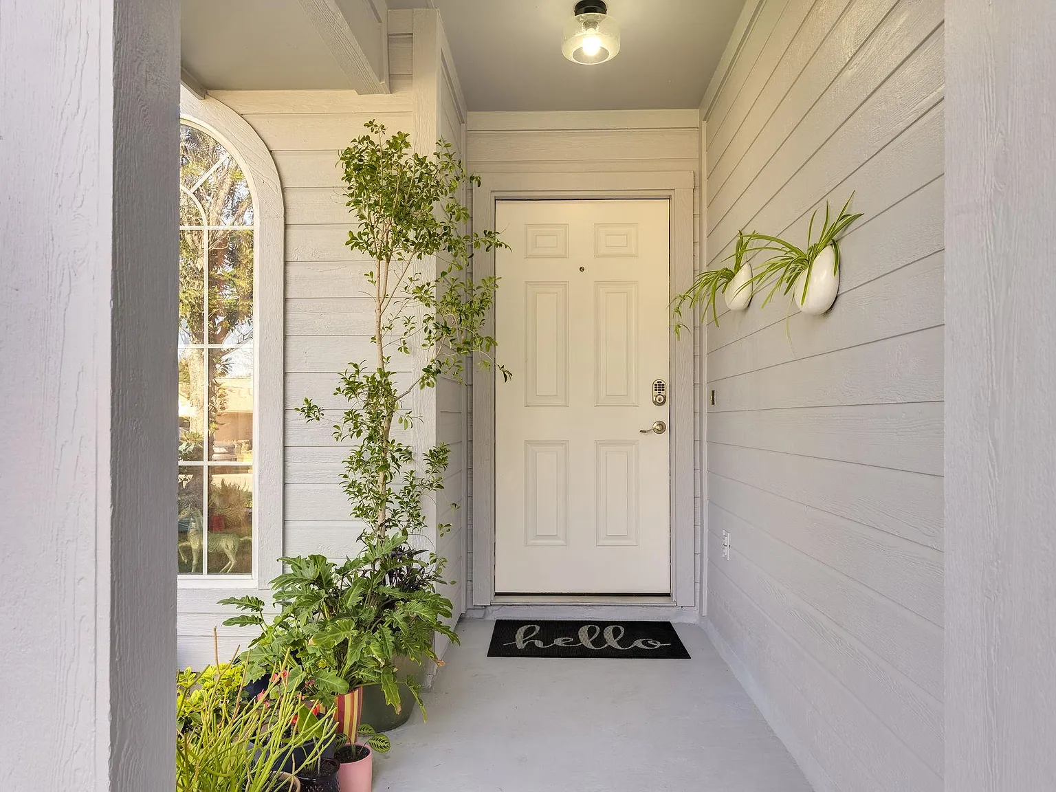3 bed, 2.0 bath, 1430 sqft, $2,600 — Photo 2