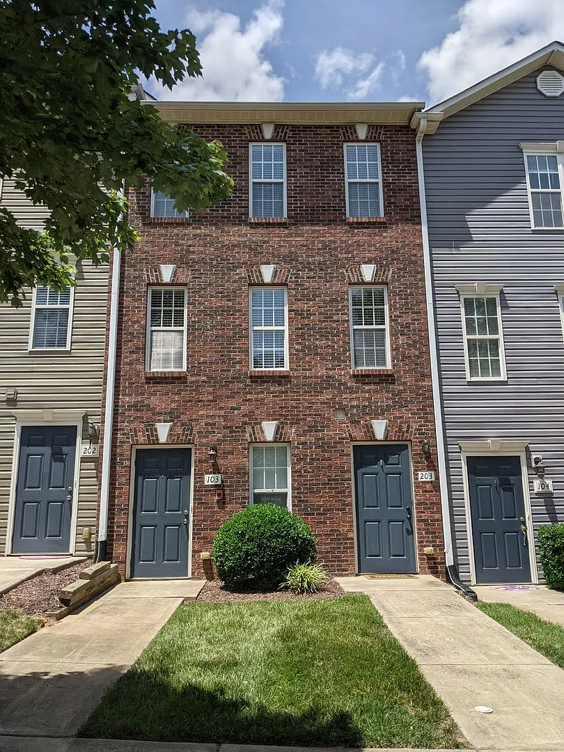 Great Mooresville Location! — Photo 1