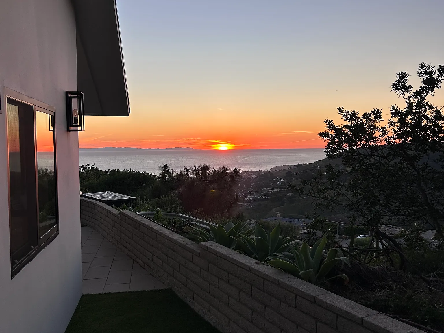 1356 Coral Dr — Photo 1