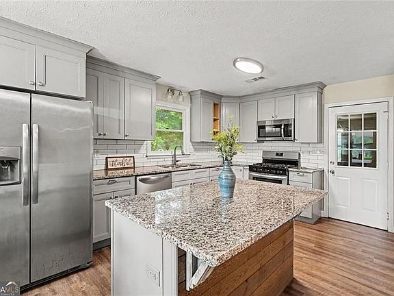 5th image of 1708 Rosewood Dr