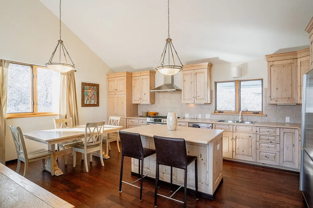 1 bed, 806 sqft, $5,900 — Photo 3