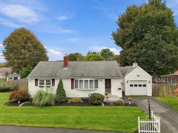 15 Bow St, Danvers, MA 01923