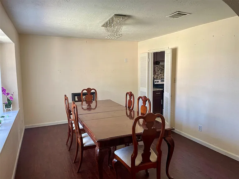11615 Carvel Ln — Photo 3