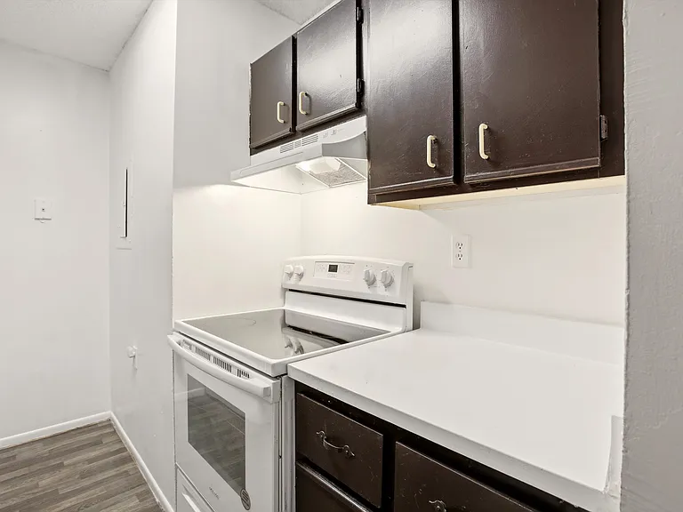 1153 Lake Victoria Dr #H — Photo 6