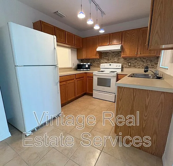 1324 Kelridge Pl — Photo 8