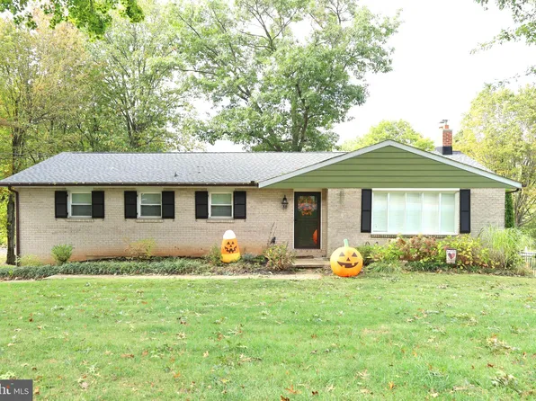 379 Holyoke Dr, York, PA 17402