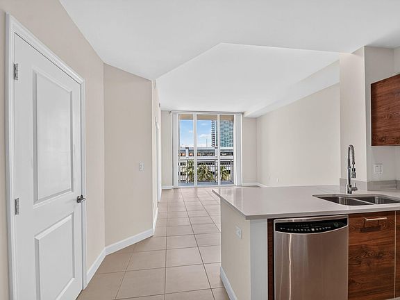 3rd image of 480 Hibiscus Street #515