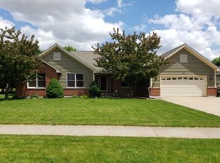 1142 Daniel Ln, Sandwich, IL 60548
