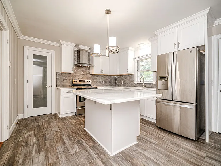 310 Park Ave — Photo 16