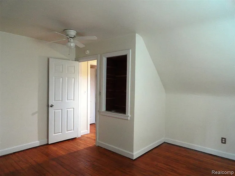 1726 Lyka St — Photo 16