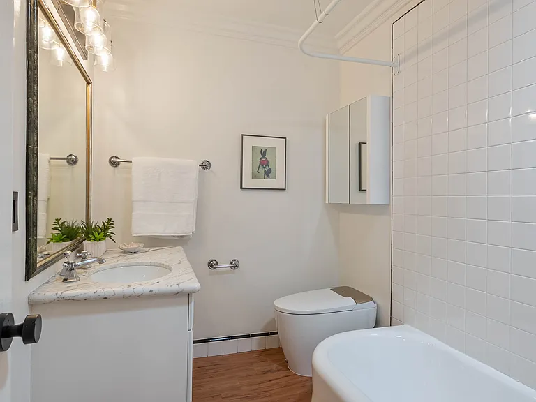 8818 Rosewood Ave — Photo 10
