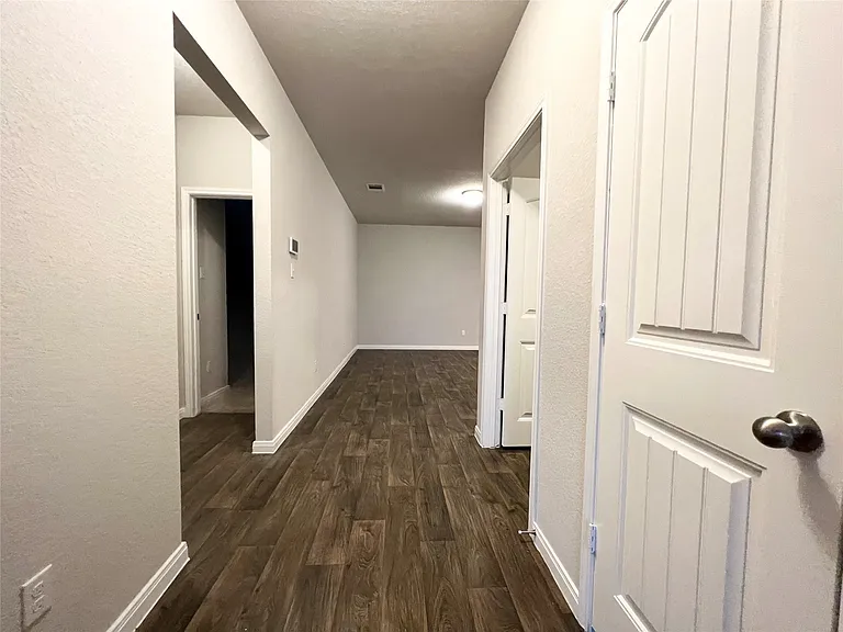 105 Naset Dr — Photo 3