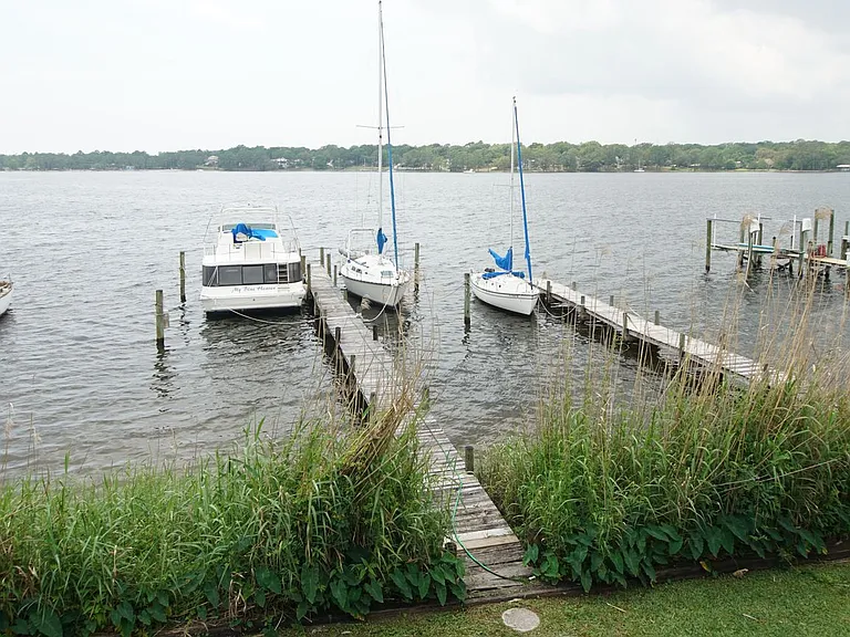561 Bayshore Dr — Photo 37