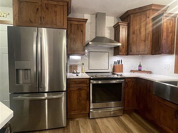 5th image of 102 Parkwood Pl