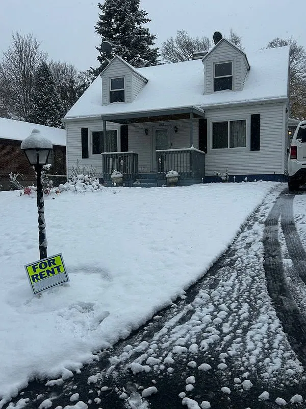 3 bed, 1.0 bath, 1886 sqft, $1,400 — Photo 1