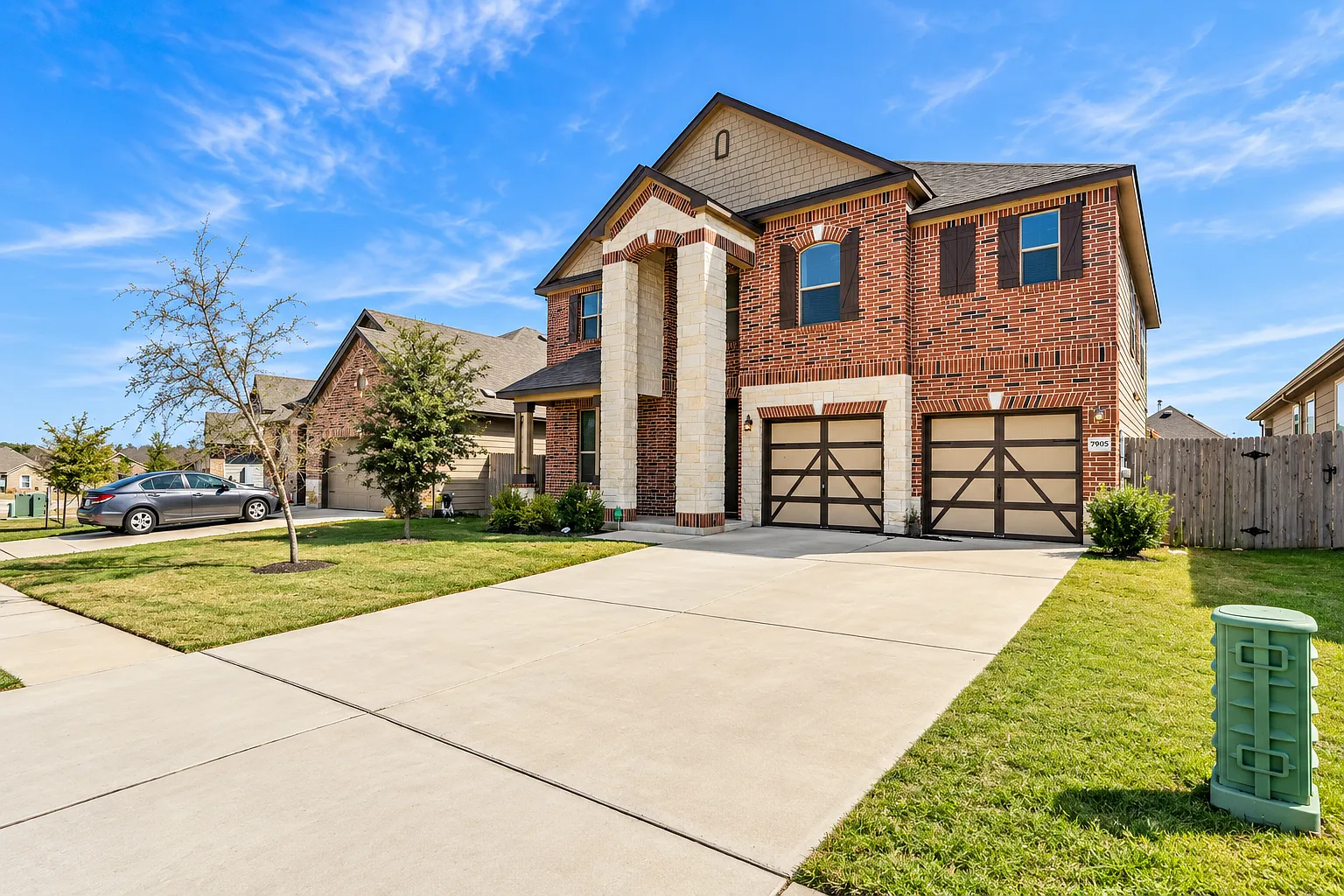 3 bed, 2.5 bath, 2790 sqft, $2,800 — Photo 2