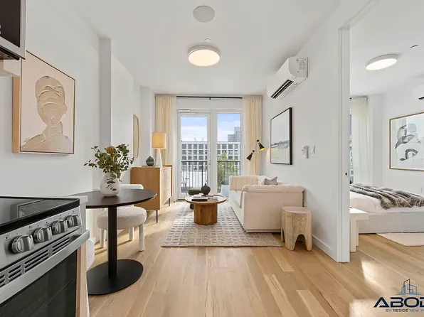 558 Sackett Street image 1 of 11