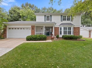 217 Village Creek Ct, Ballwin, MO