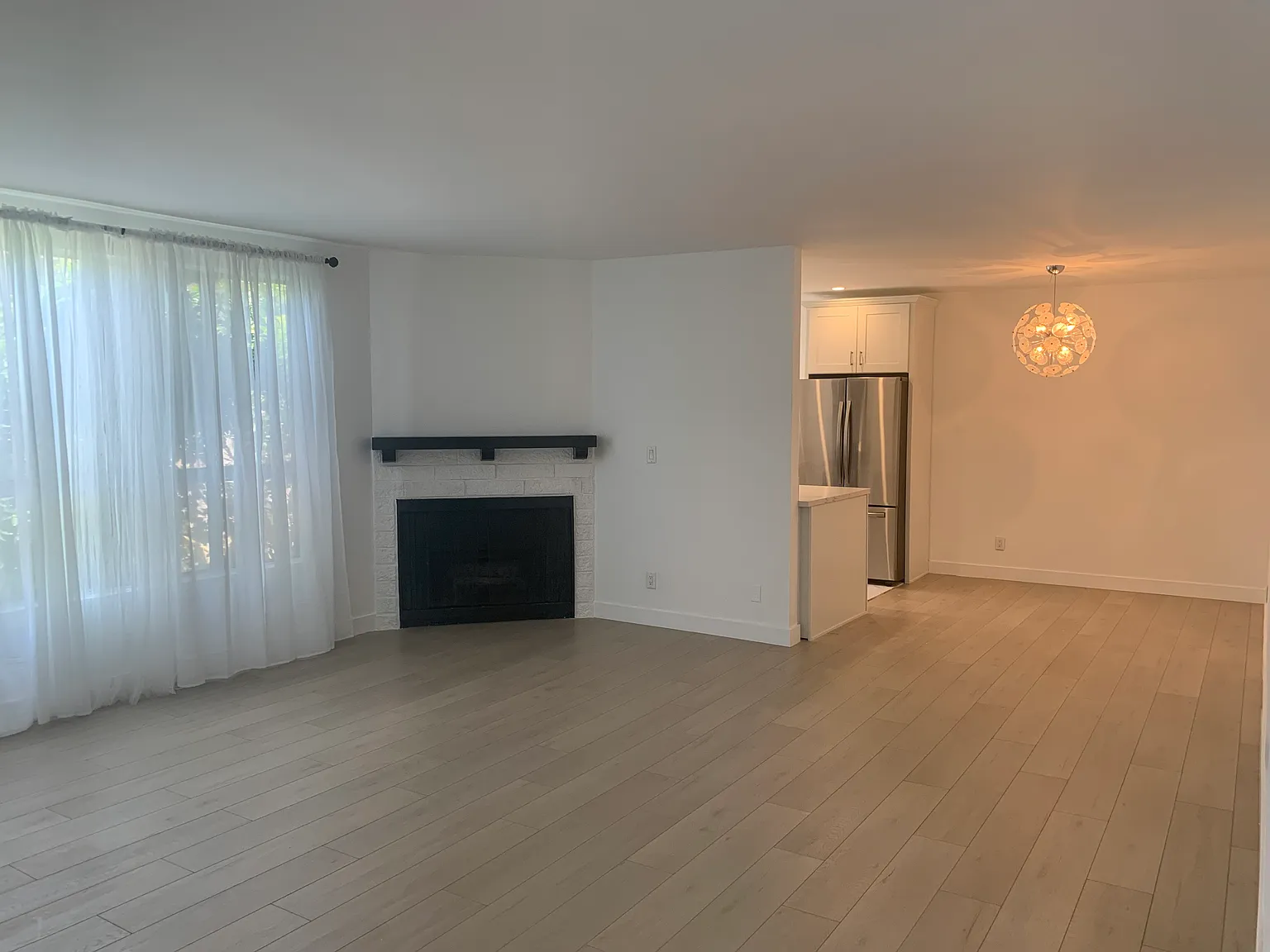 2 bed, 1040 sqft, $4,500 — Photo 4