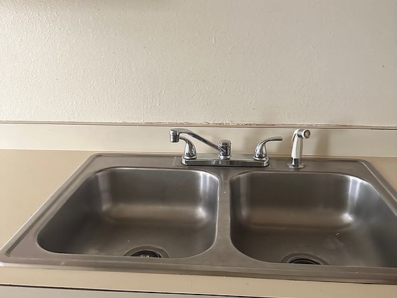 3rd image of 641 Avenue B SW