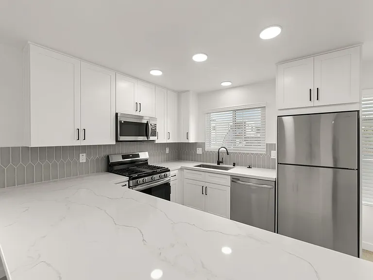 OPEN HOUSE THIS SATURDAY! The Ranch: Newly renovated 1 bed in normal heights with in-unit washer/... — Photo 9