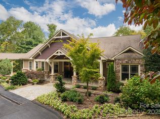 104 Mossridge Ct, Flat Rock, NC 28731