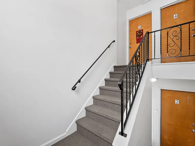 198 Conover Ave #4 — Photo 16