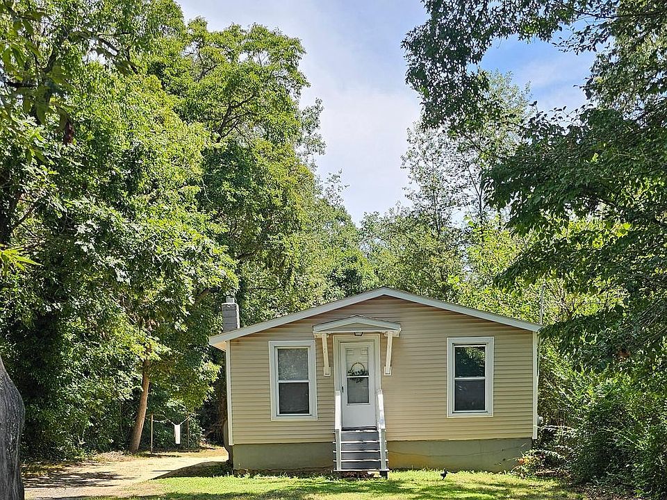 2nd image of 532 Pine St