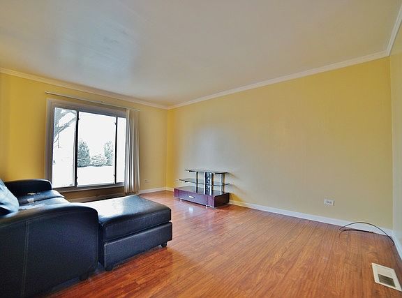 2nd image of 207 E Rose St