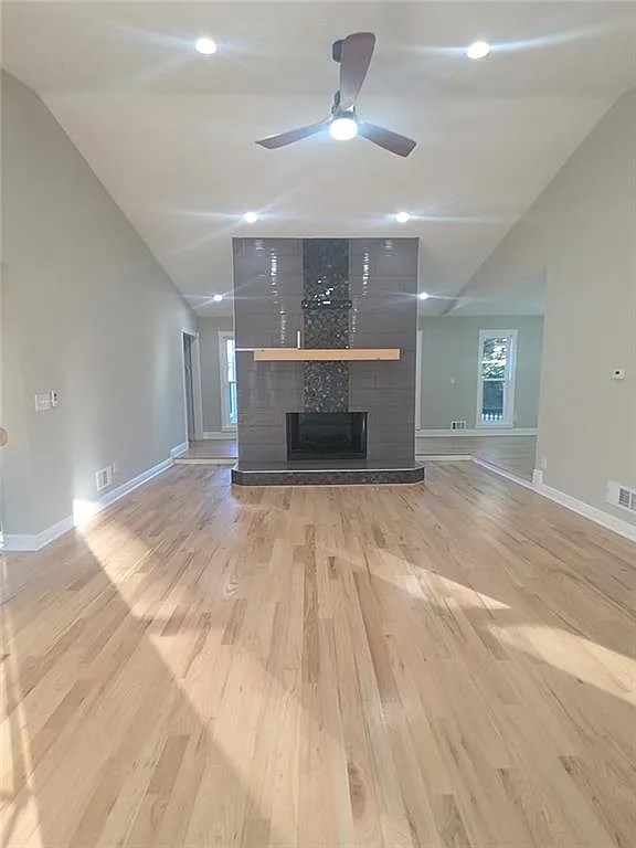 5 bed, 3.0 bath, 3514 sqft, $3,850 — Photo 2