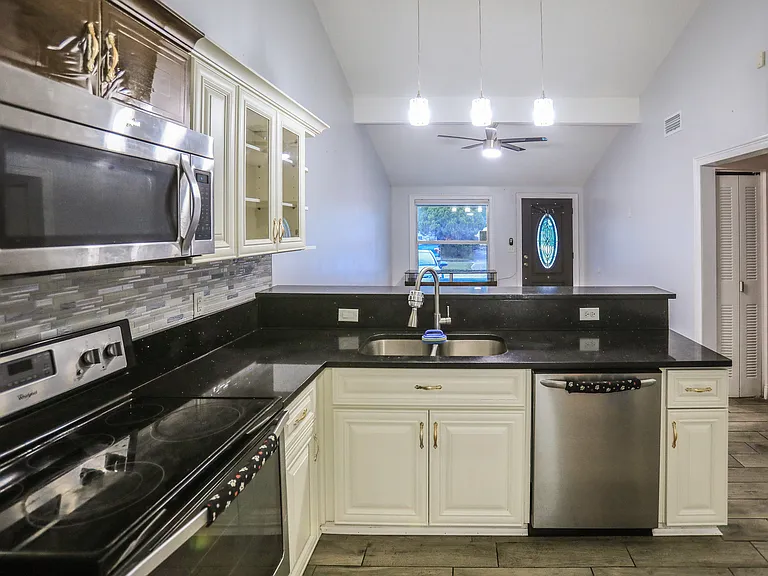 8307 Regina Pl — Photo 8