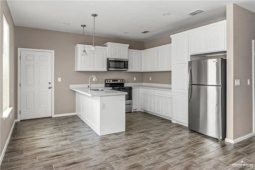 2 bed, 2.0 bath, 986 sqft, $1,050 — Photo 4