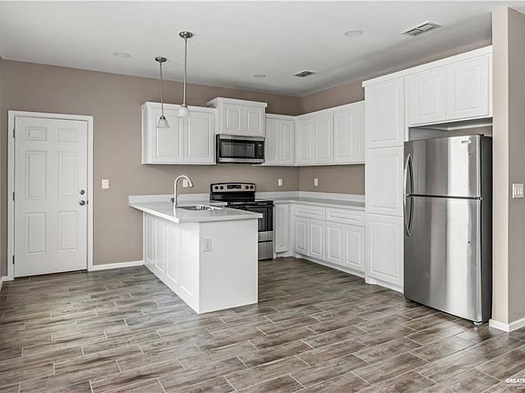 4th image of 1401 Beverly Ave #1
