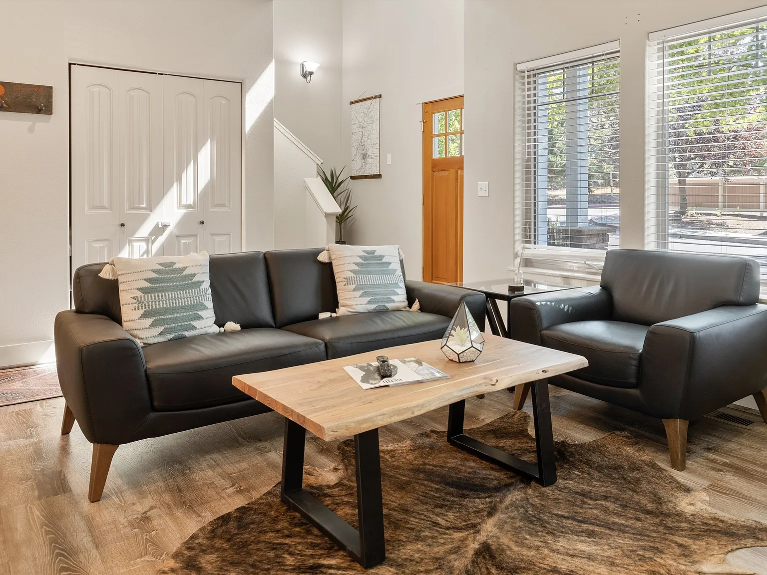 3 bed, 2.5 bath, 1504 sqft, $3,200 — Photo 3