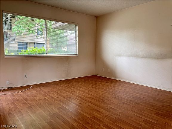 3rd image of 6116 Meadowhaven Ln