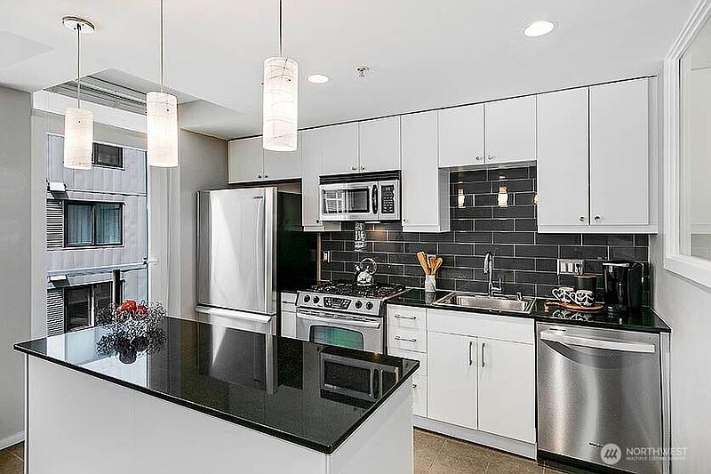 5th image of 76 Cedar Street #603
