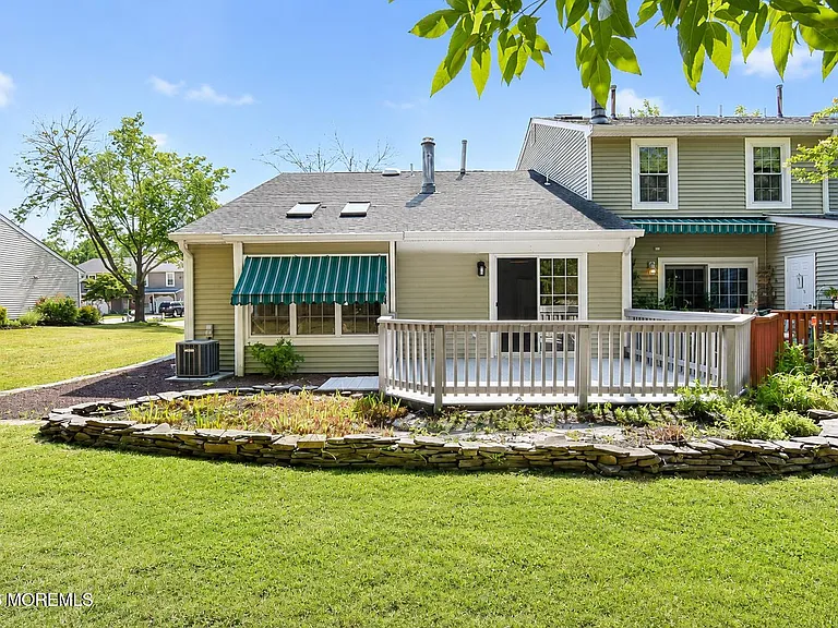 99 Oak Ln — Photo 40