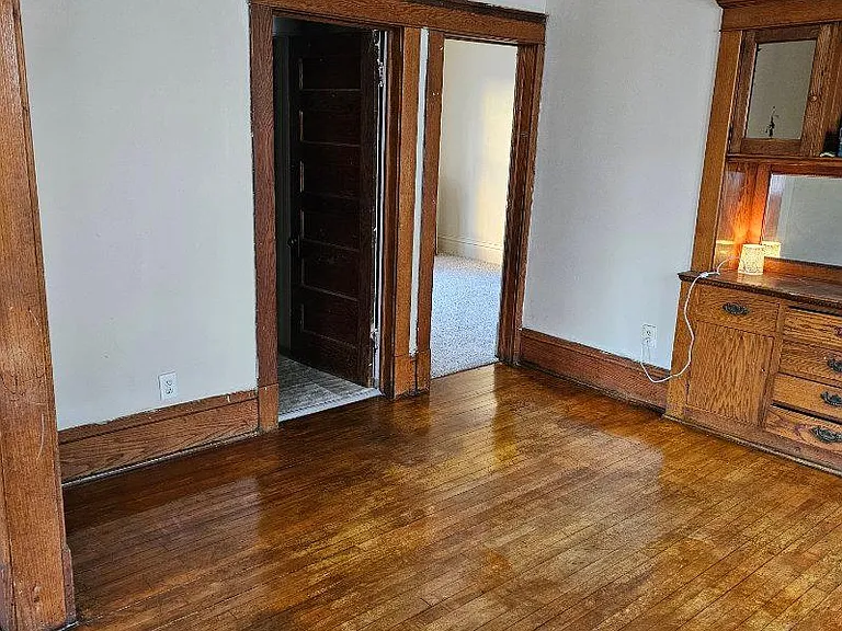 1522 Girard Ave N — Photo 3