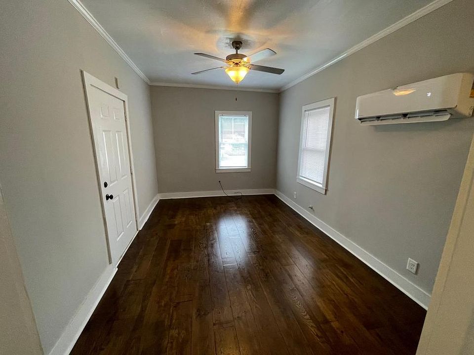 2nd image of 195 College St APT 2